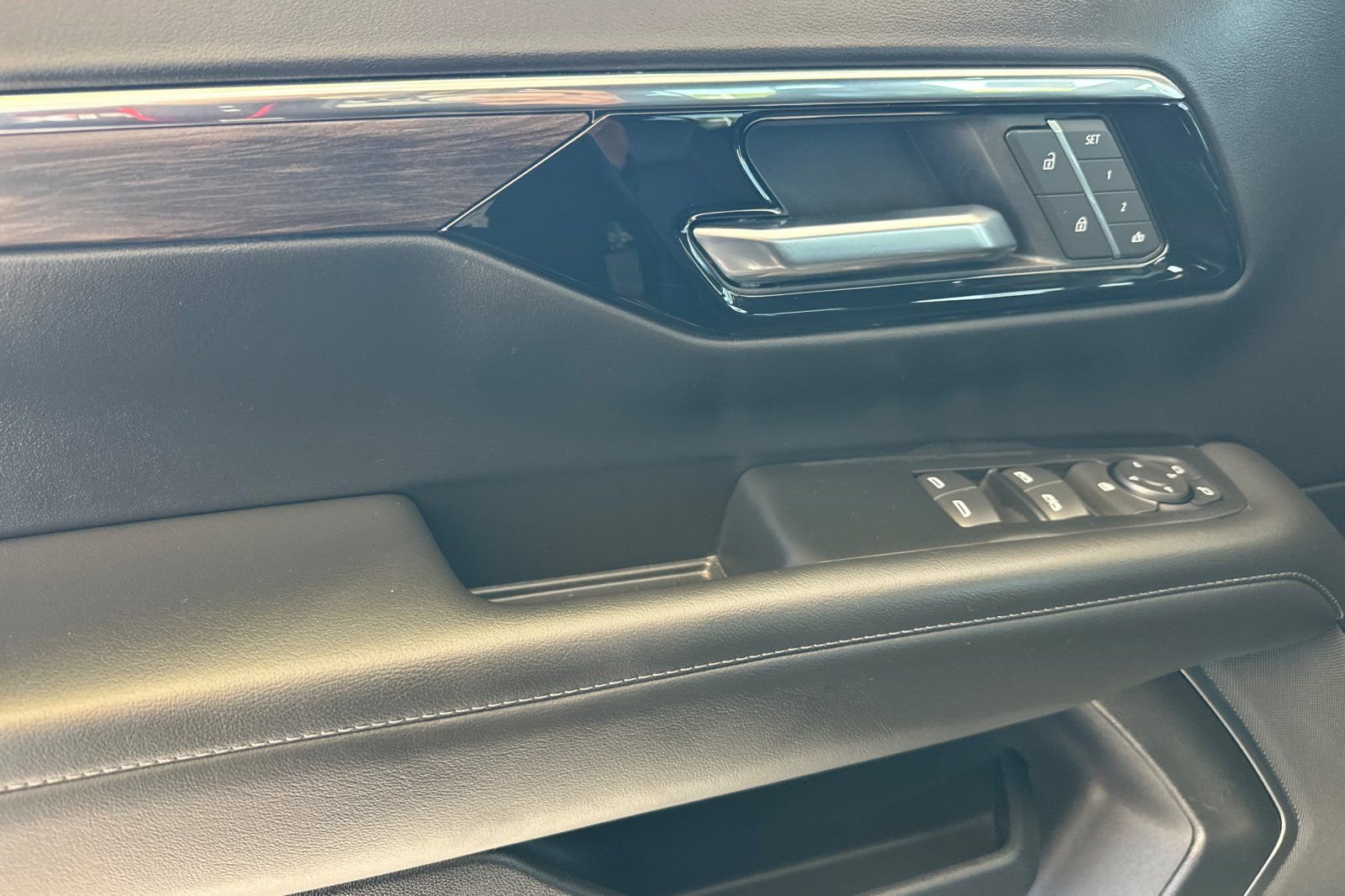 Used 2025 Chevrolet Tahoe LT AWD/4WD image 11