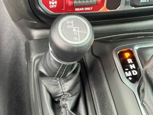 New 2026 Jeep Gladiator Mojave w/ Safety Group AWD/4WD image 24