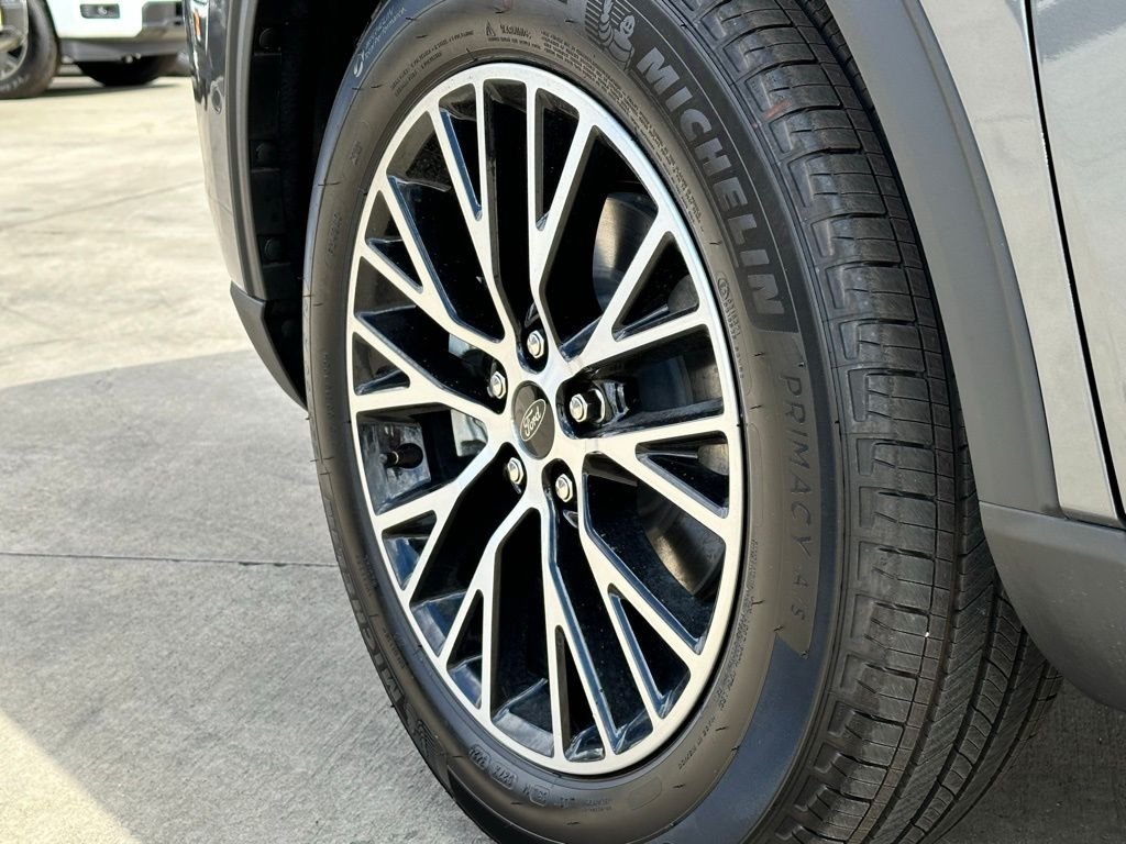 New 2024 Ford Escape SE w/ PHEV Premium Package FWD image 29