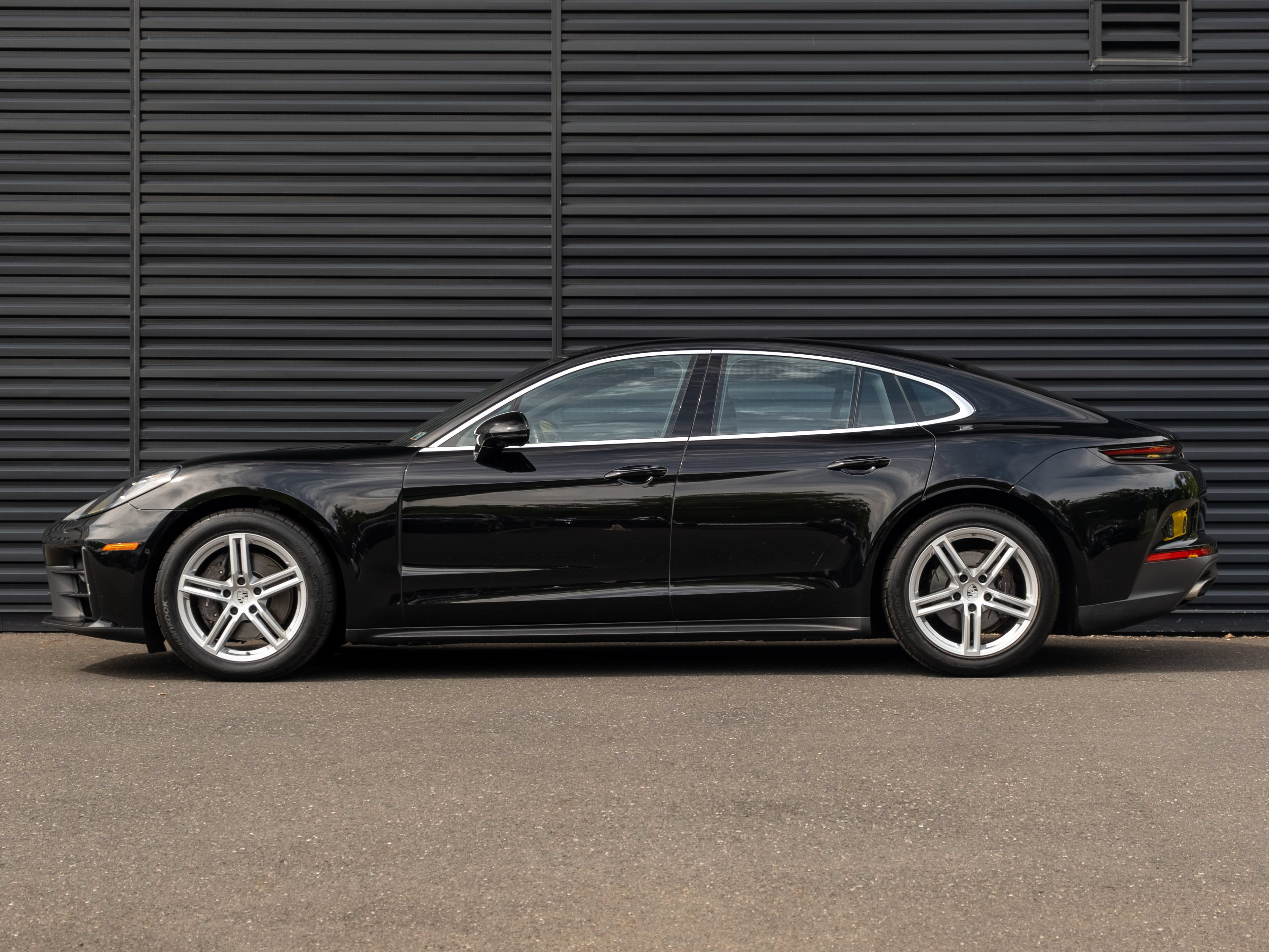 Certified 2025 Porsche Panamera 4 w/ Premium Package AWD/4WD image 2