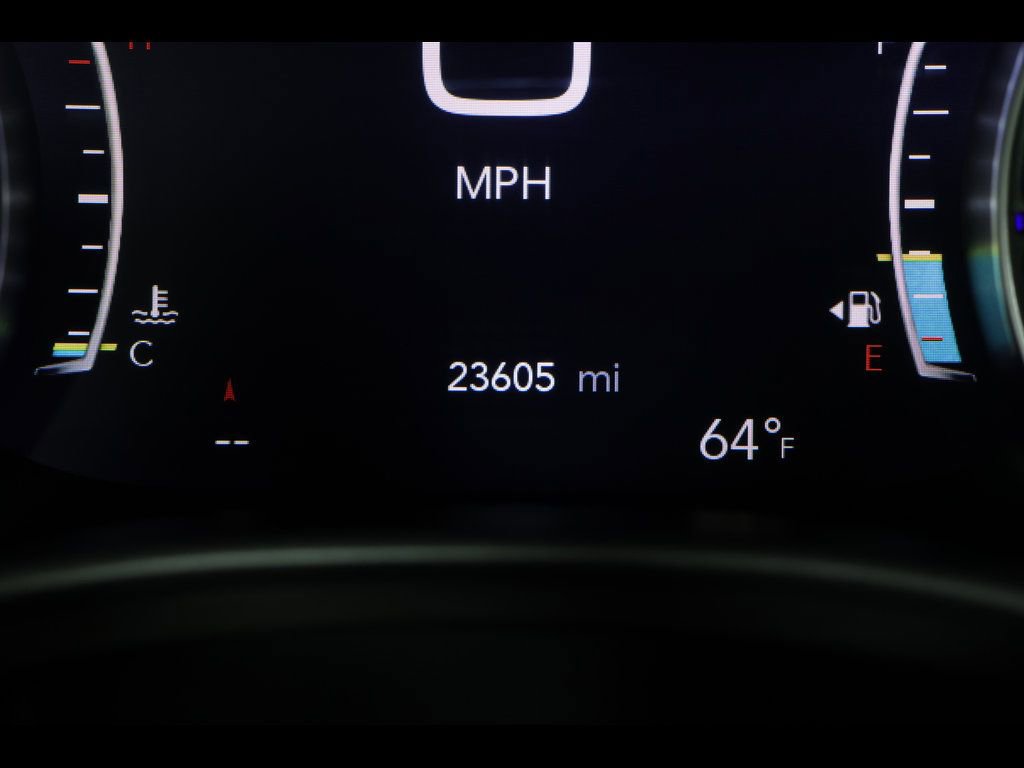 Used 2025 Chrysler Pacifica Select image 25