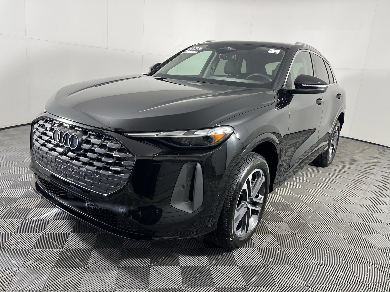 Certified 2025 Audi Q5 2.0T Premium w/ Convenience Package image 4