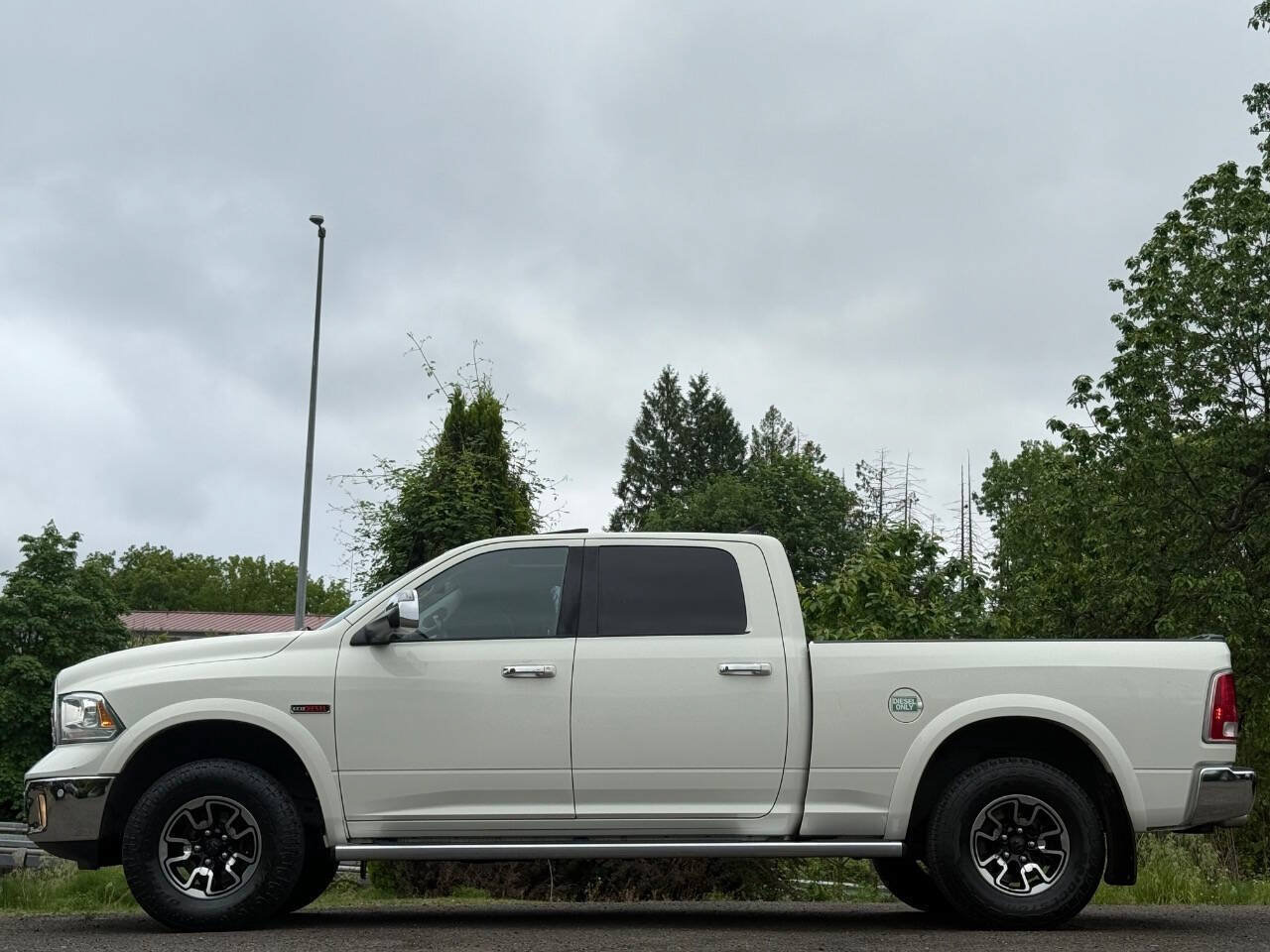 Used 2016 RAM 1500 Laramie w/ Convenience Group AWD/4WD image 8