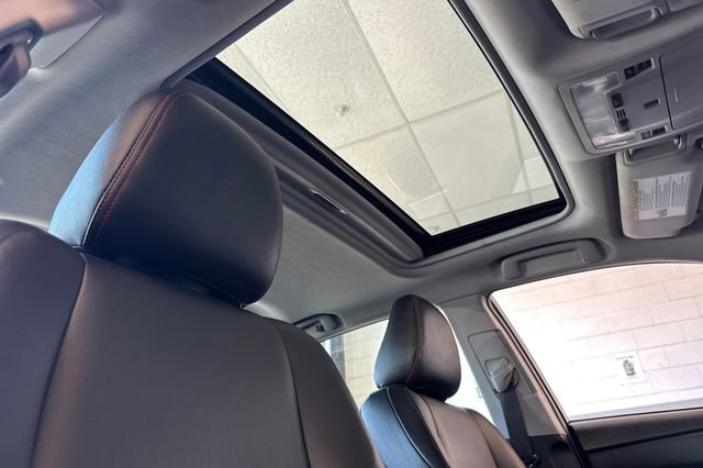 Used 2015 Toyota Camry SE w/ Moonroof Package FWD image 18