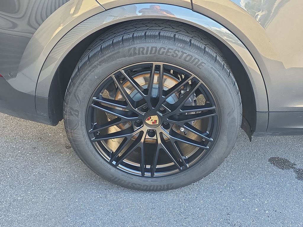 Certified 2025 Porsche Cayenne image 14