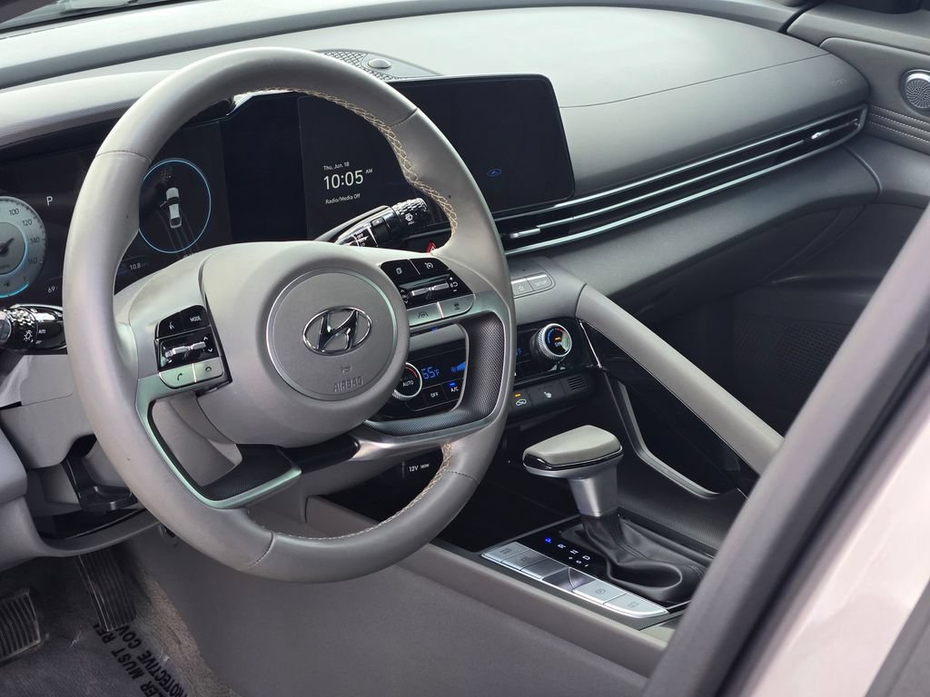 Used 2023 Hyundai Elantra SEL w/ Convenience Package FWD image 30