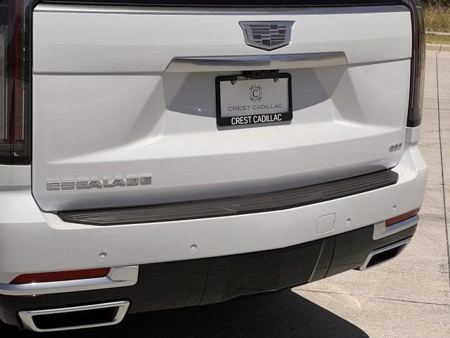 New 2026 Cadillac Escalade ESV Platinum Luxury w/ LPO, Radiant Package AWD/4WD image 7