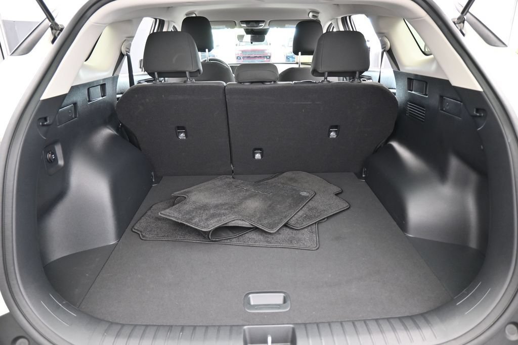 Used 2025 Kia Sportage LX FWD image 32