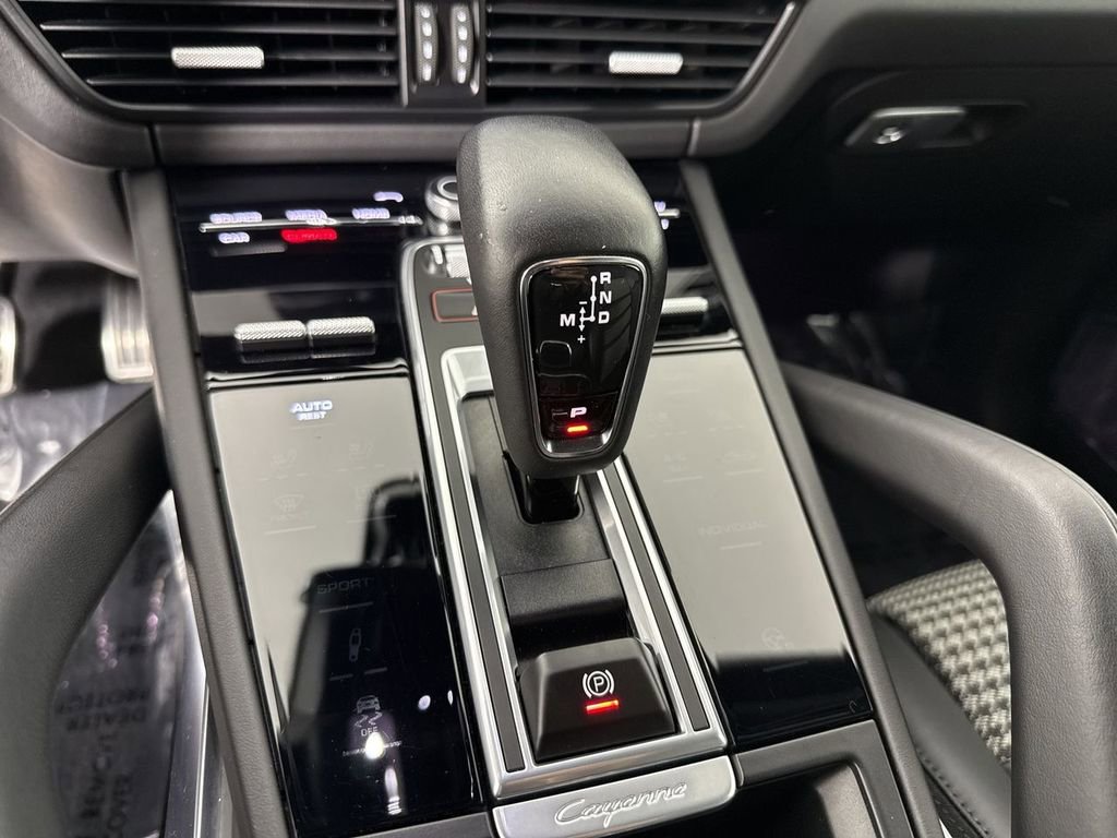 Certified 2023 Porsche Cayenne Turbo AWD/4WD image 33