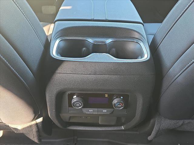 Used 2025 Chevrolet Traverse LT w/ Driver Confidence Package image 18