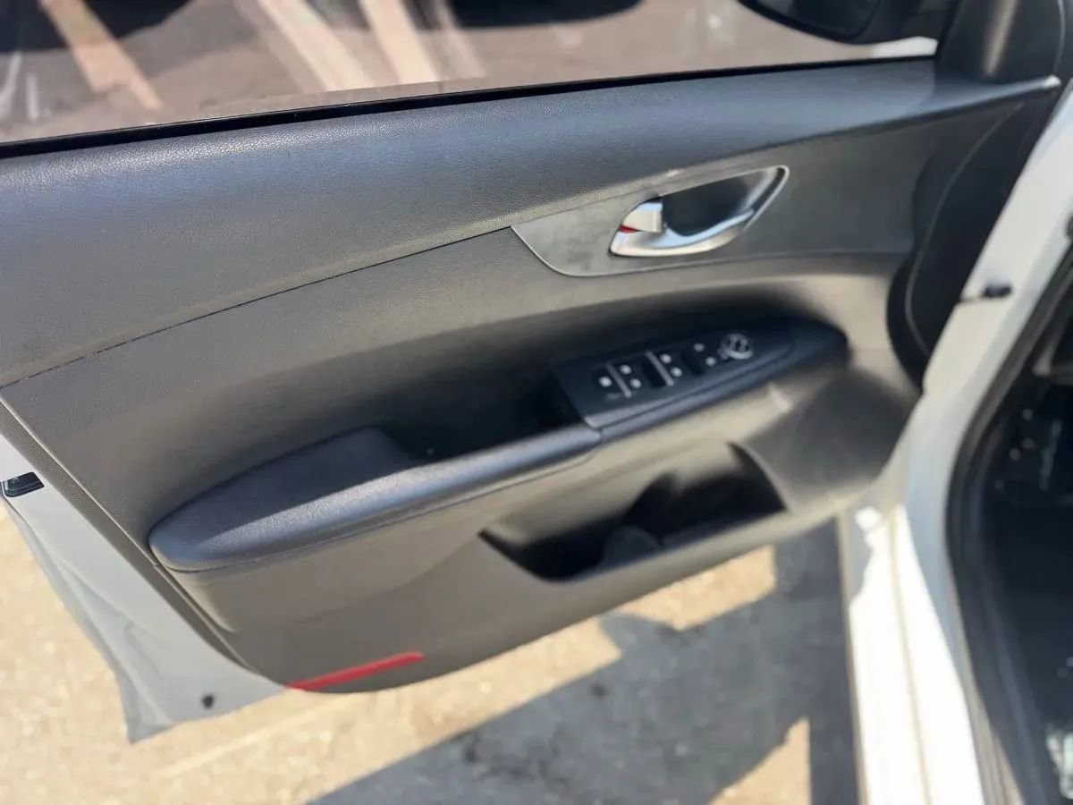 Used 2021 Kia Forte LXS FWD image 12