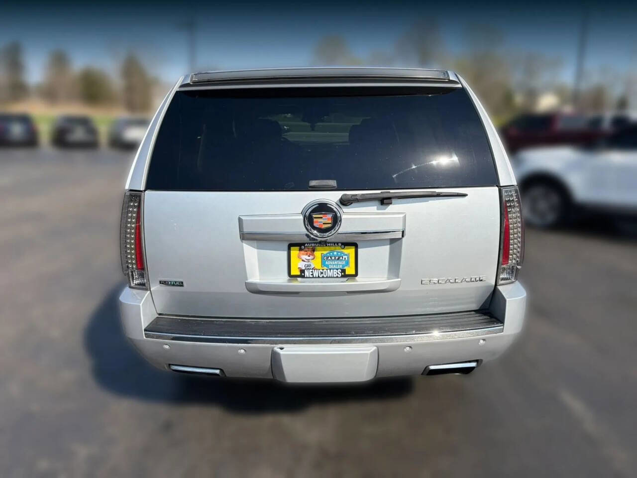 Used 2012 Cadillac Escalade ESV Premium AWD/4WD image 6