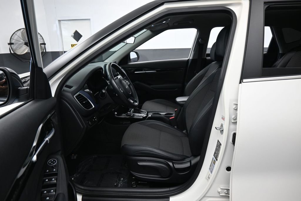 Used 2023 Kia Seltos S FWD image 11
