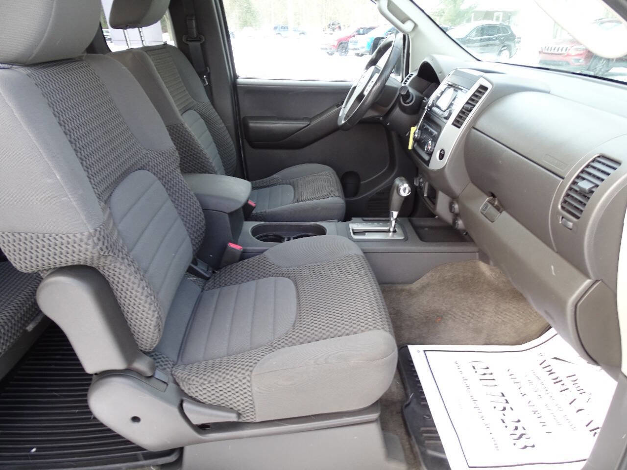 Used 2013 Nissan Frontier SV image 32