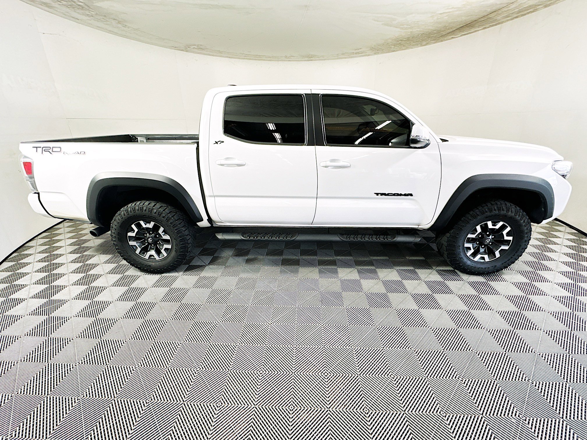 Used 2023 Toyota Tacoma TRD Off-Road w/ Technology Package image 2