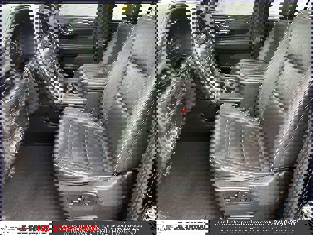 Used 2023 GMC Yukon XL SLT AWD/4WD image 22