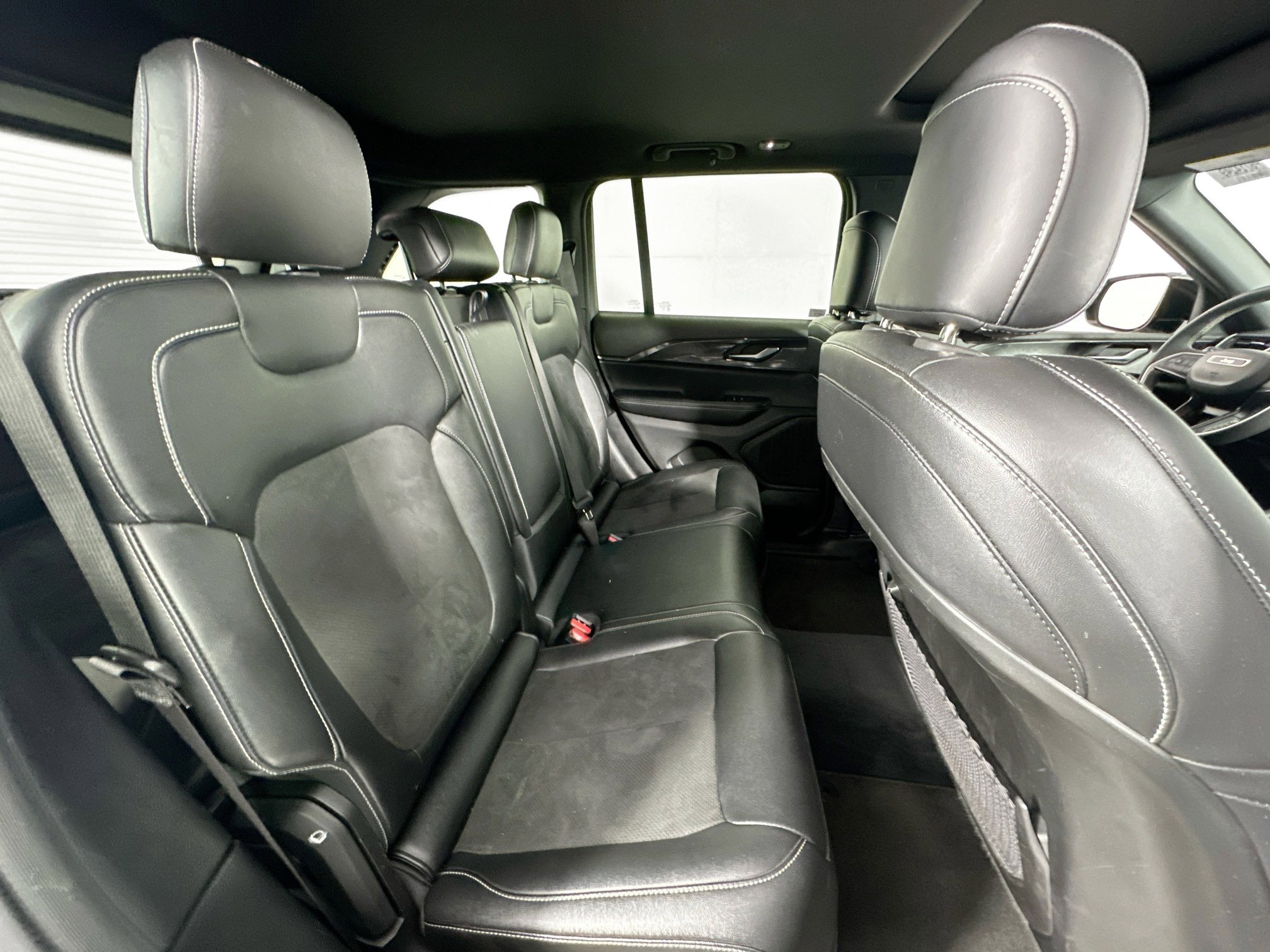 Used 2023 Jeep Grand Cherokee Altitude image 26