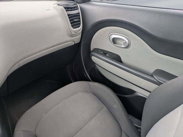 Used 2018 Kia Soul FWD image 16