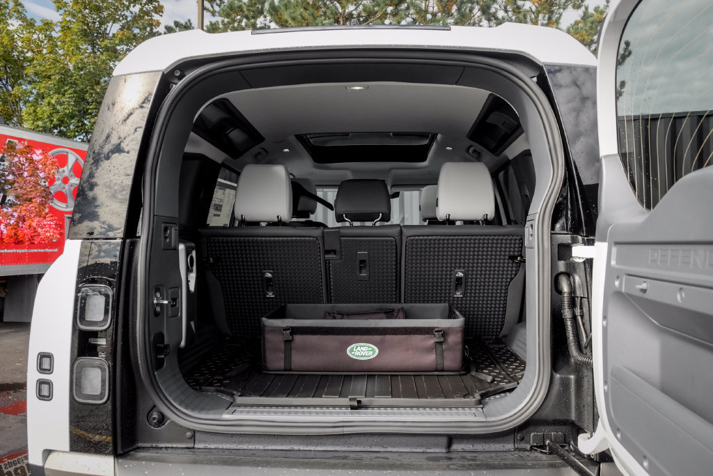New 2026 Land Rover Defender 110 S AWD/4WD image 9