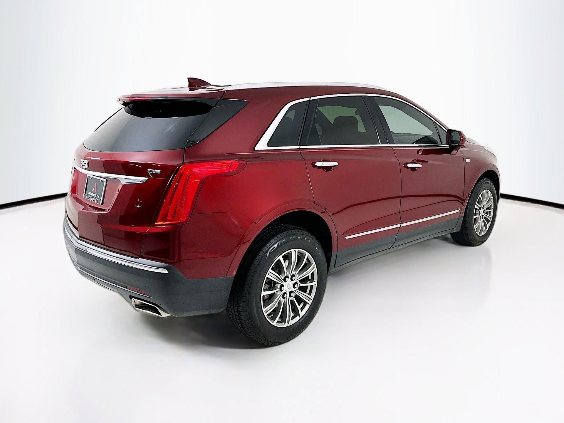 Used 2017 Cadillac XT5 Luxury w/ Driver Awareness Package FWD image 8