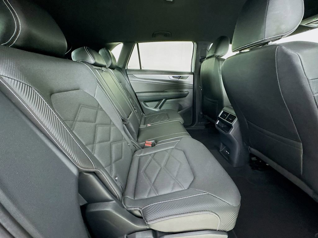 Used 2024 Volkswagen Atlas Cross Sport SE FWD image 34