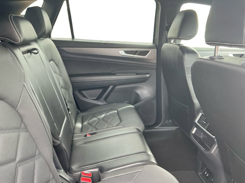 Used 2024 Volkswagen Atlas Cross Sport SE AWD/4WD image 21