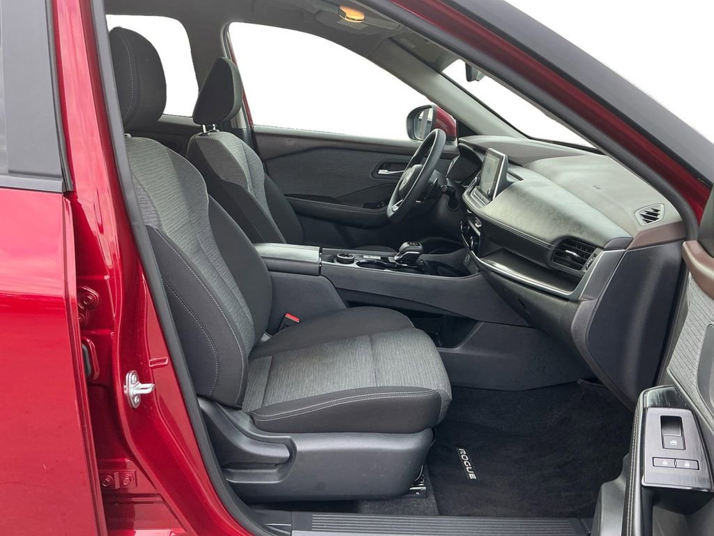 Used 2023 Nissan Rogue SV image 22