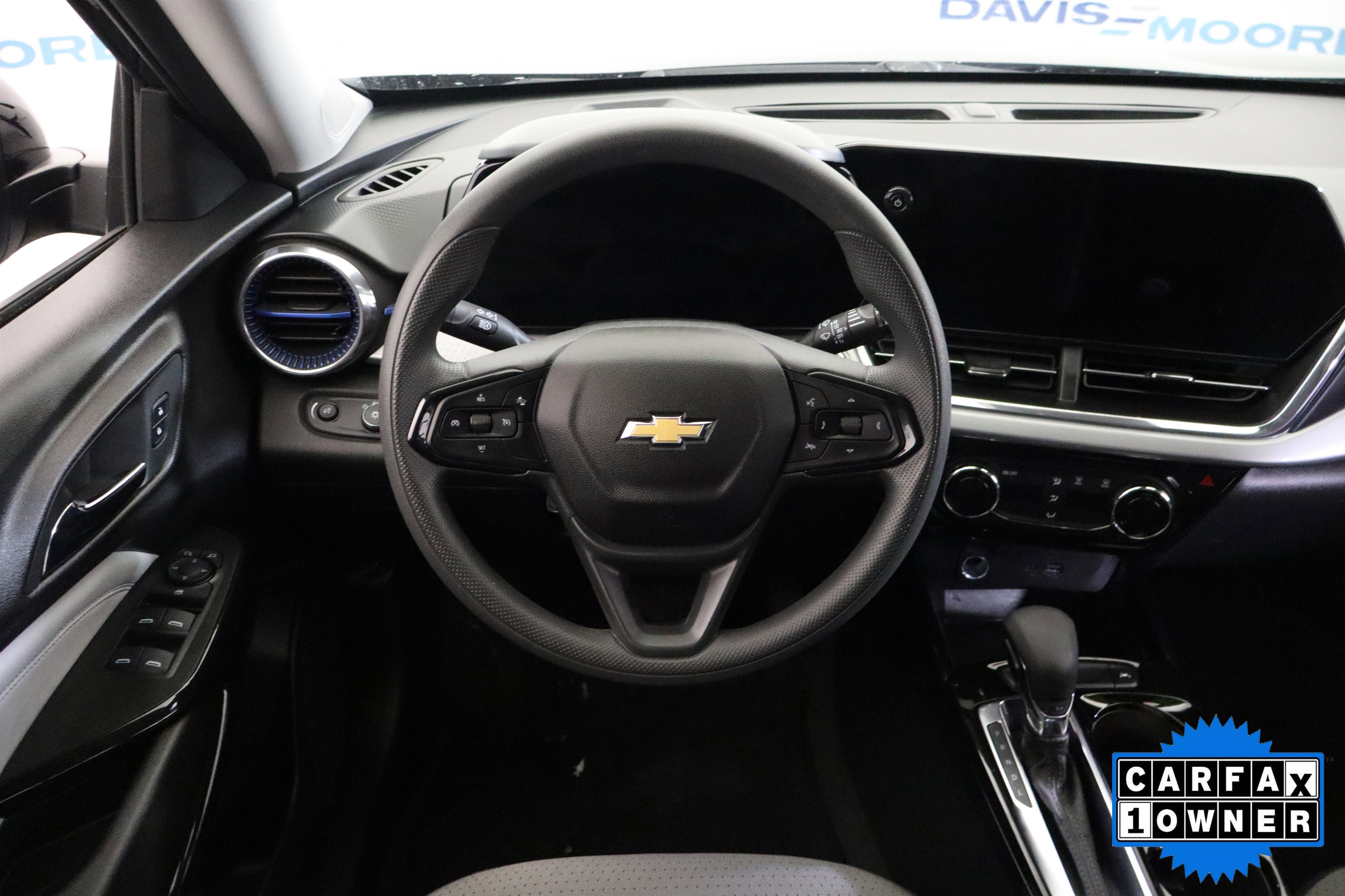 Used 2025 Chevrolet Trax LT image 17
