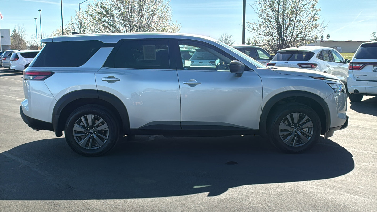 Used 2024 Nissan Pathfinder S FWD image 2