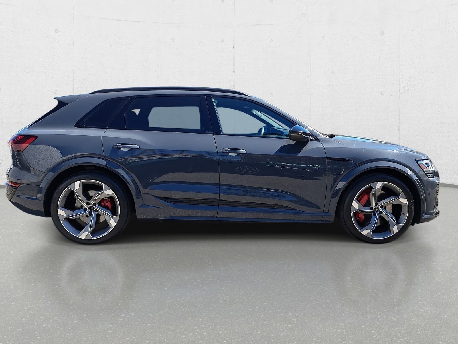 Used 2024 Audi SQ8 e-tron Premium Plus w/ Black Optic Package image 4