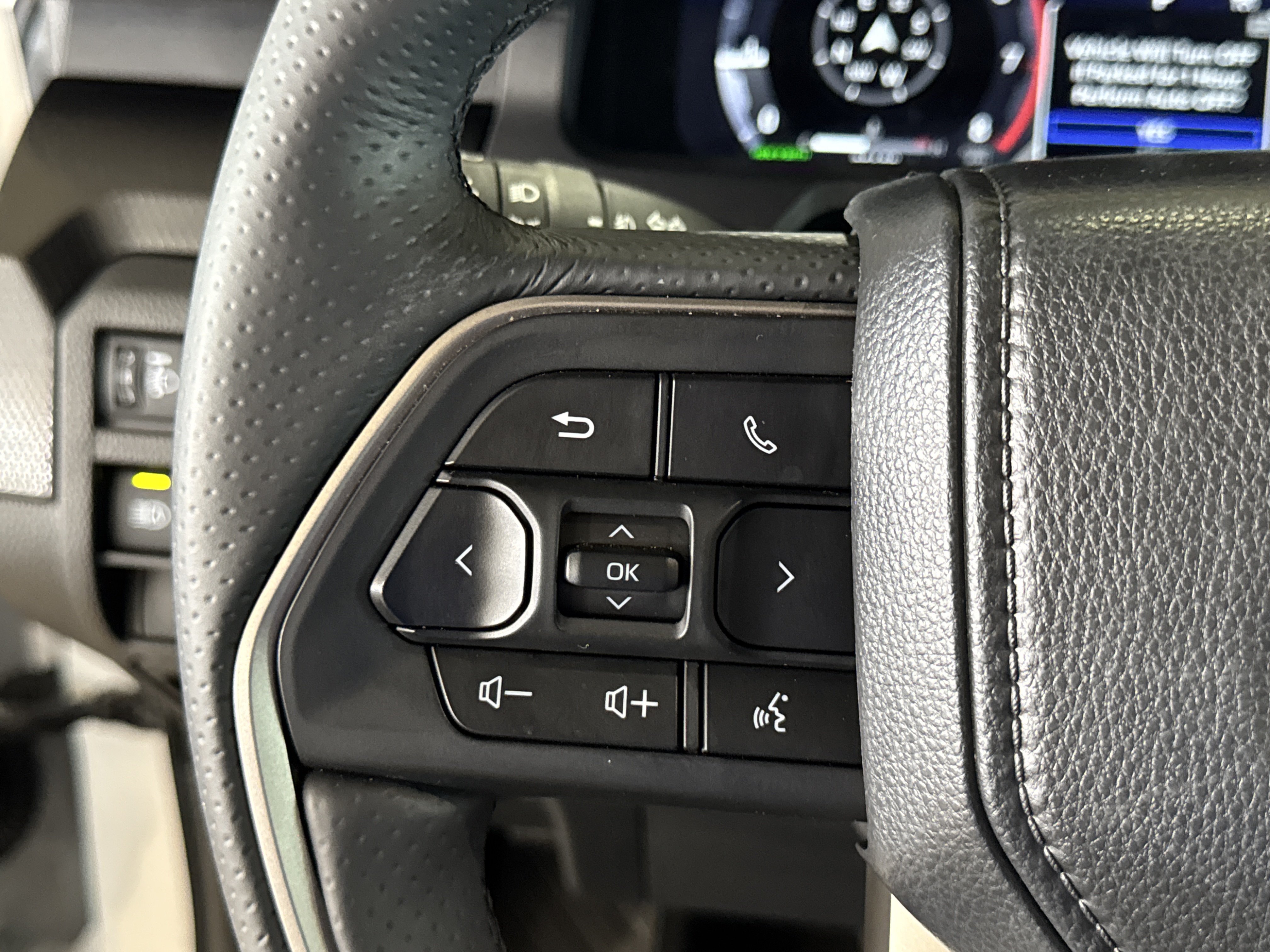 Used 2025 Toyota 4Runner Limited AWD/4WD image 23