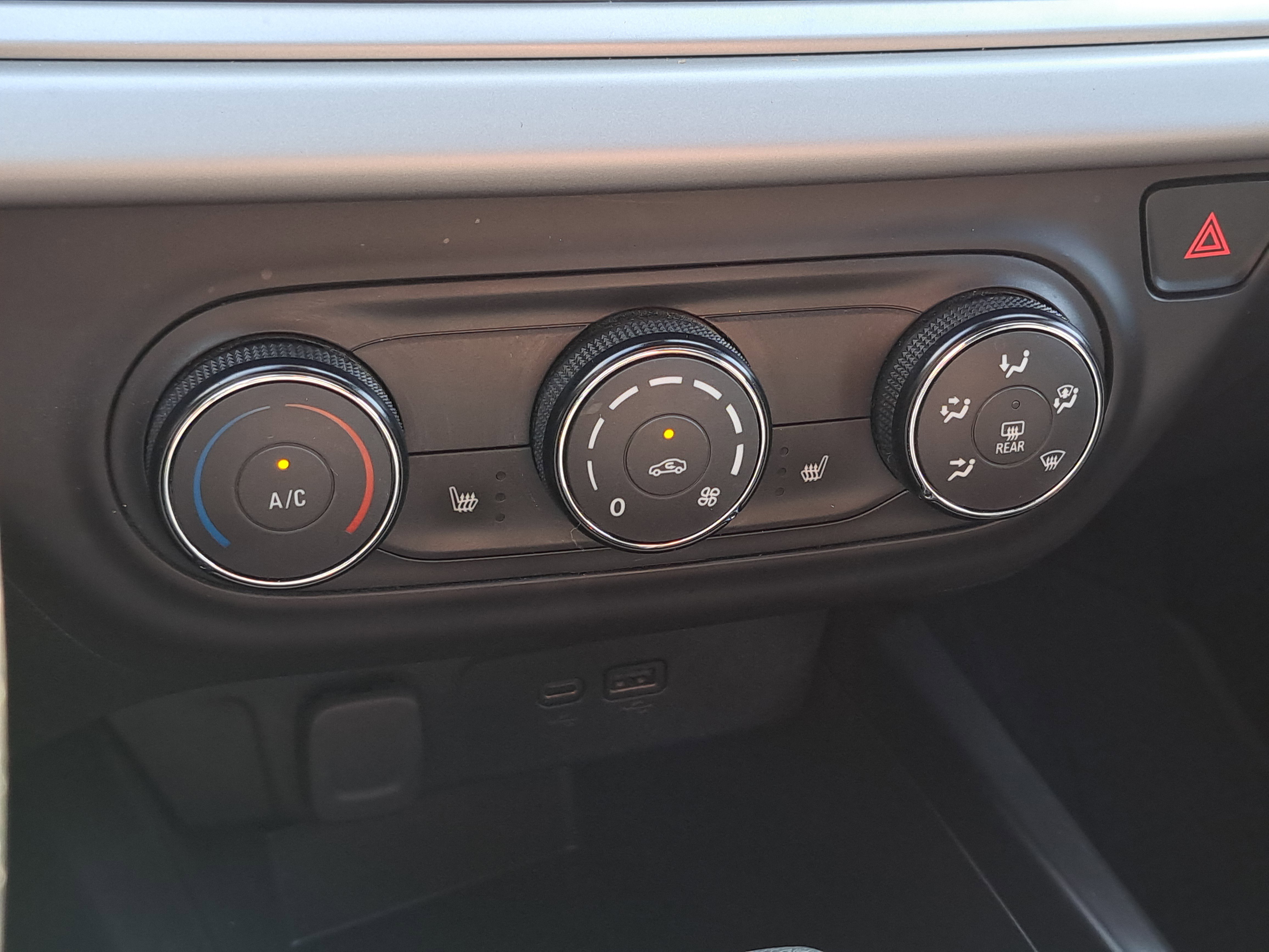 Used 2024 Chevrolet Trax RS w/ Sunroof Package image 21