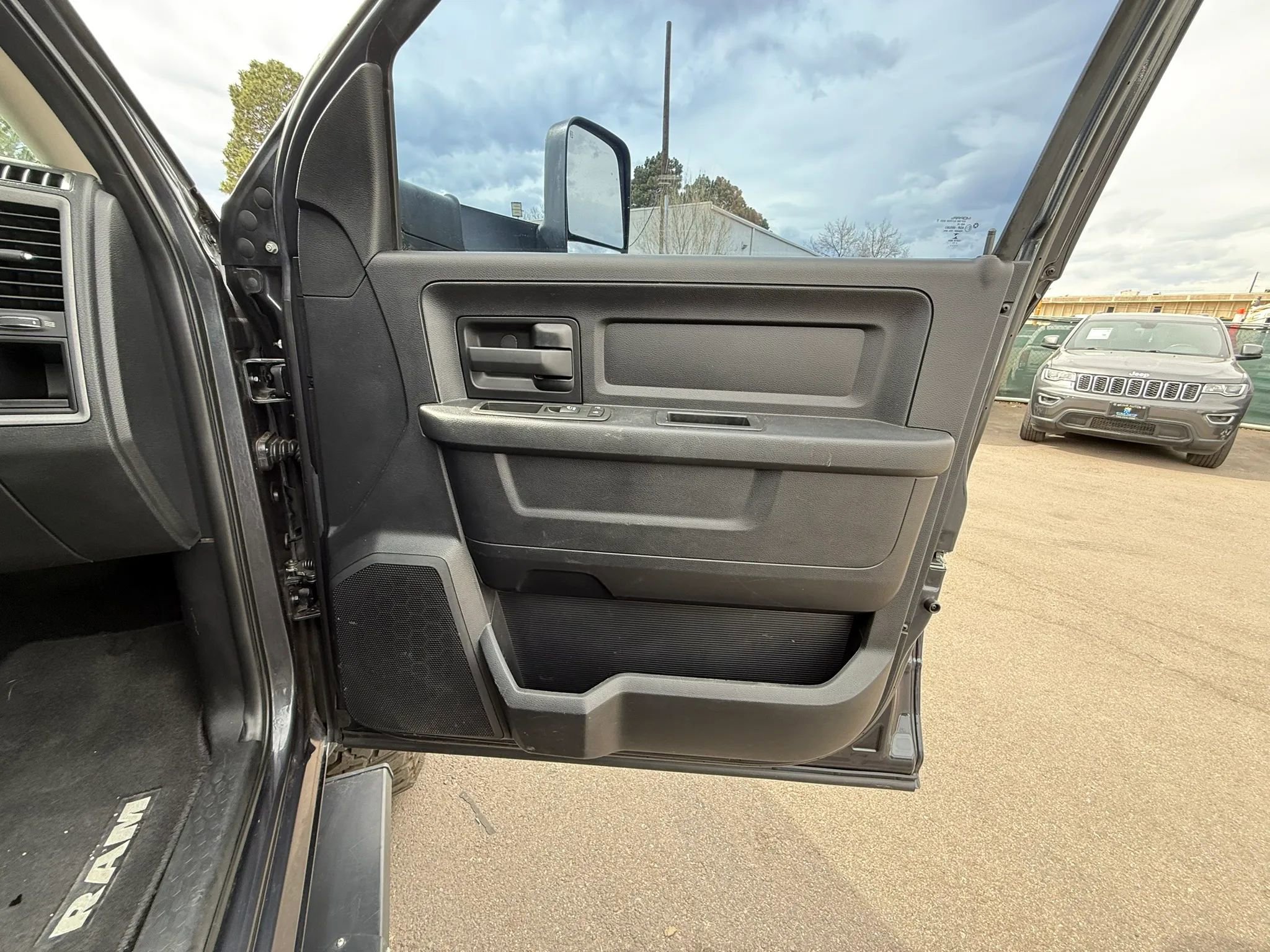 Used 2015 RAM 2500 Tradesman w/ Chrome Appearance Group AWD/4WD image 36