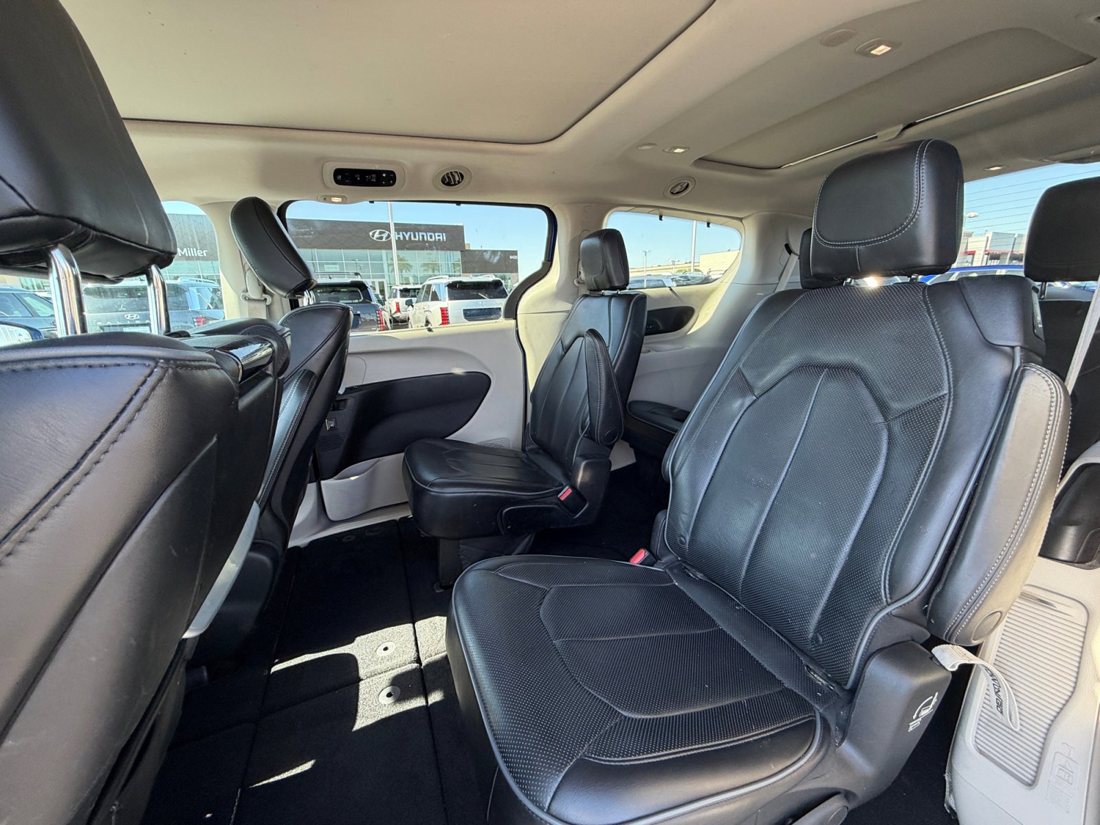 Used 2018 Chrysler Pacifica Limited FWD image 17