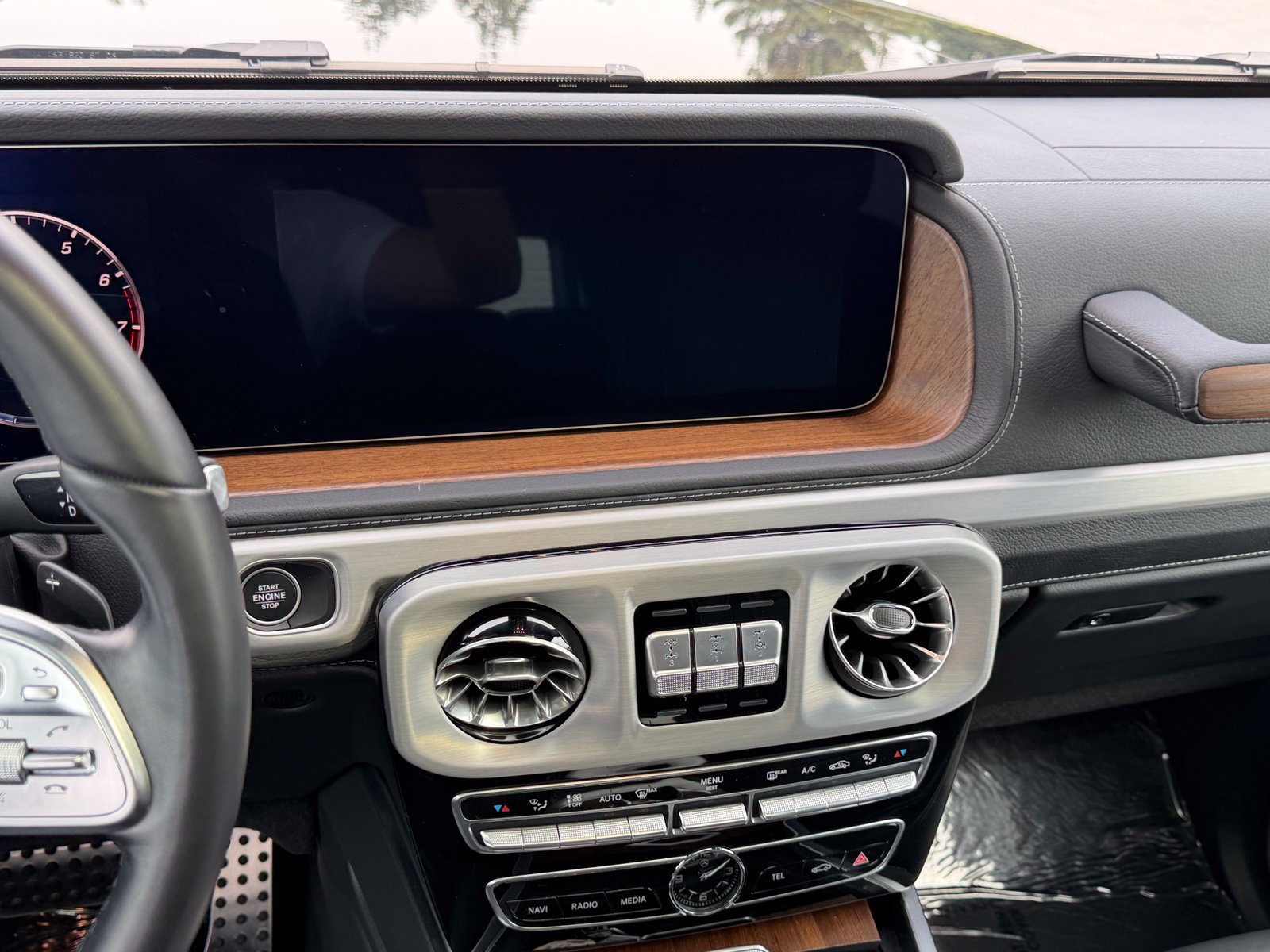 Used 2024 Mercedes-Benz G 550 image 23