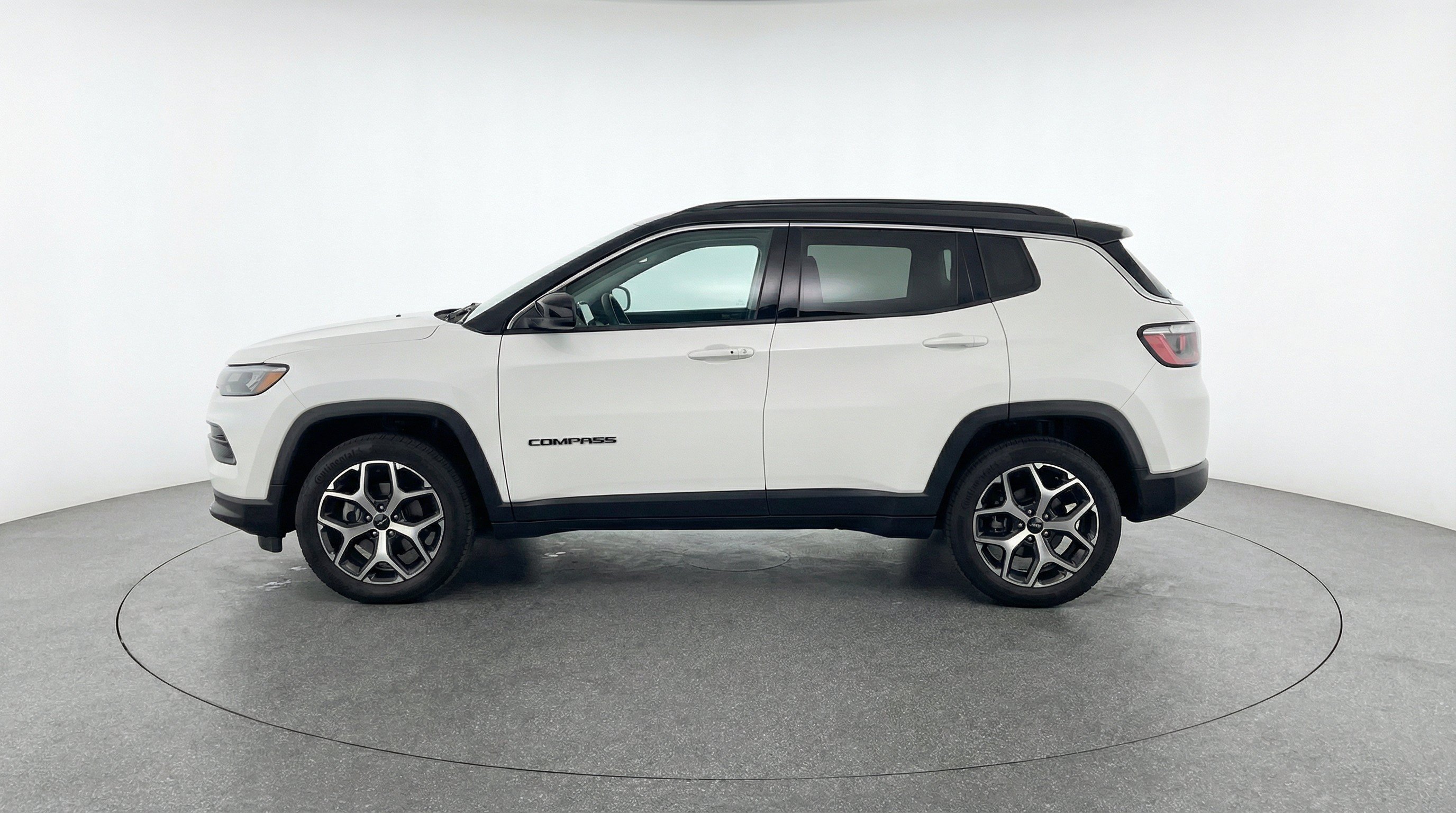Used 2025 Jeep Compass Limited AWD/4WD image 5