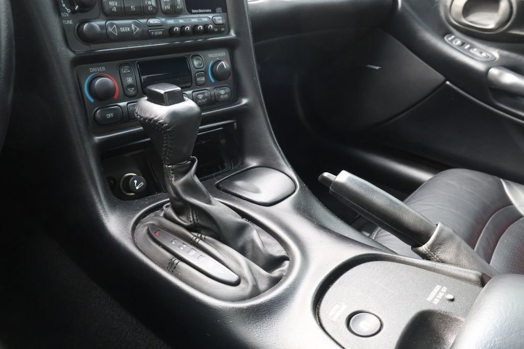 Used 2002 Chevrolet Corvette Coupe w/ Preferred Equipment Group2 image 26