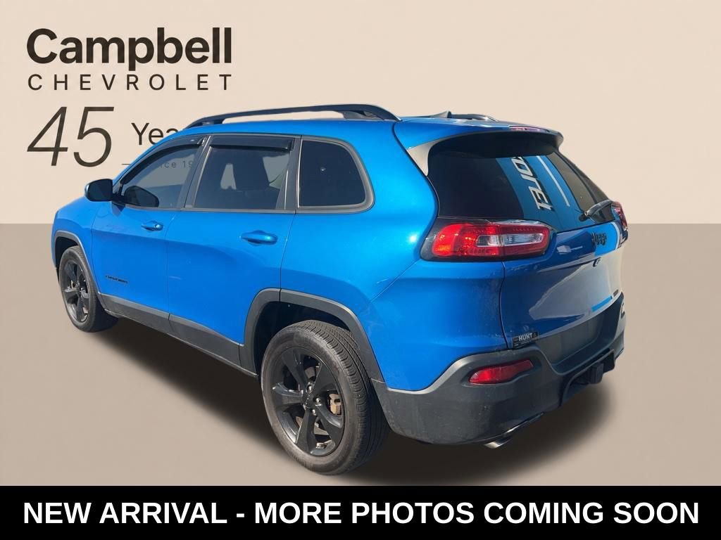 Used 2018 Jeep Cherokee Latitude w/ Altitude Package FWD image 3