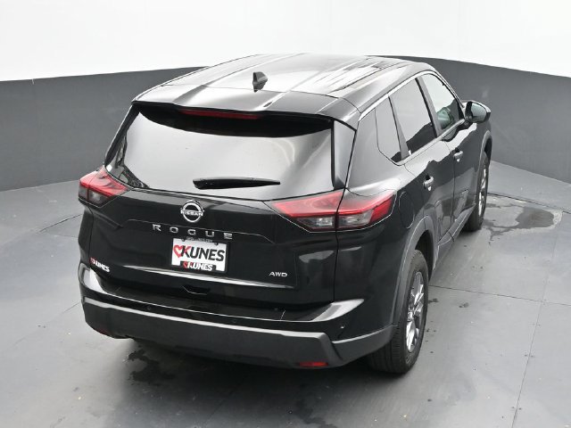 Used 2024 Nissan Rogue S AWD/4WD image 33