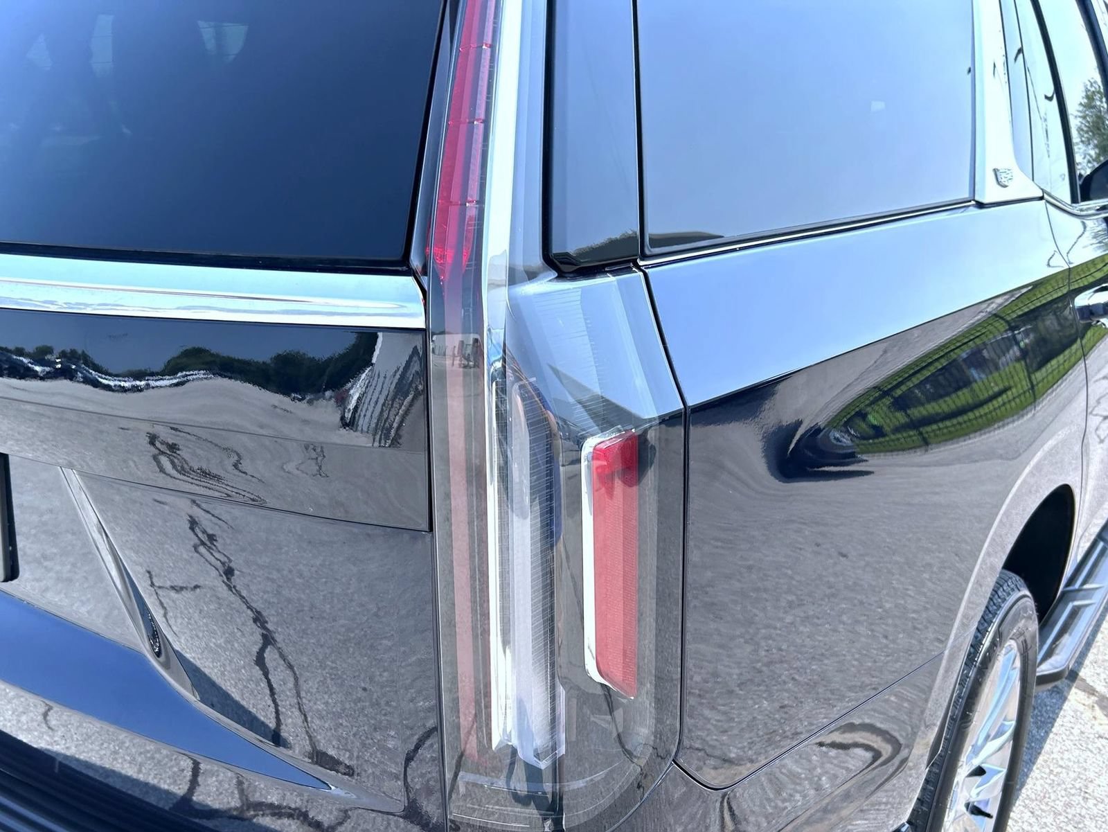 Certified 2023 Cadillac Escalade Premium Luxury AWD/4WD image 11