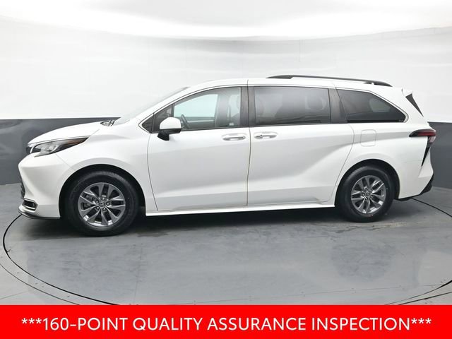 Certified 2022 Toyota Sienna XLE image 2