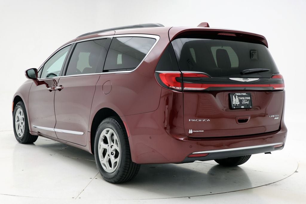 Used 2022 Chrysler Pacifica Limited AWD/4WD image 7