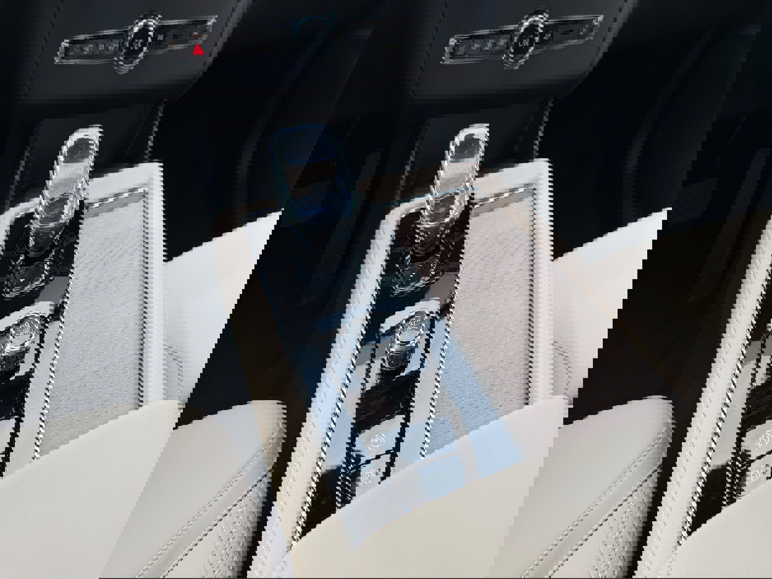 New 2026 Volvo XC90 B6 Plus w/ Protection Package Premier image 14