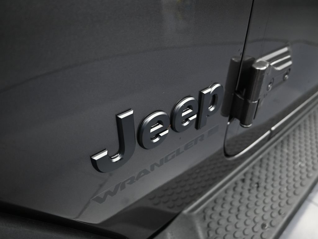 New 2025 Jeep Wrangler Unlimited Sahara w/ Technology Group AWD/4WD image 30