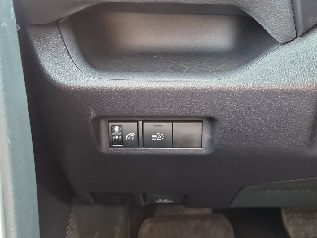 Used 2025 Toyota RAV4 LE AWD/4WD image 18