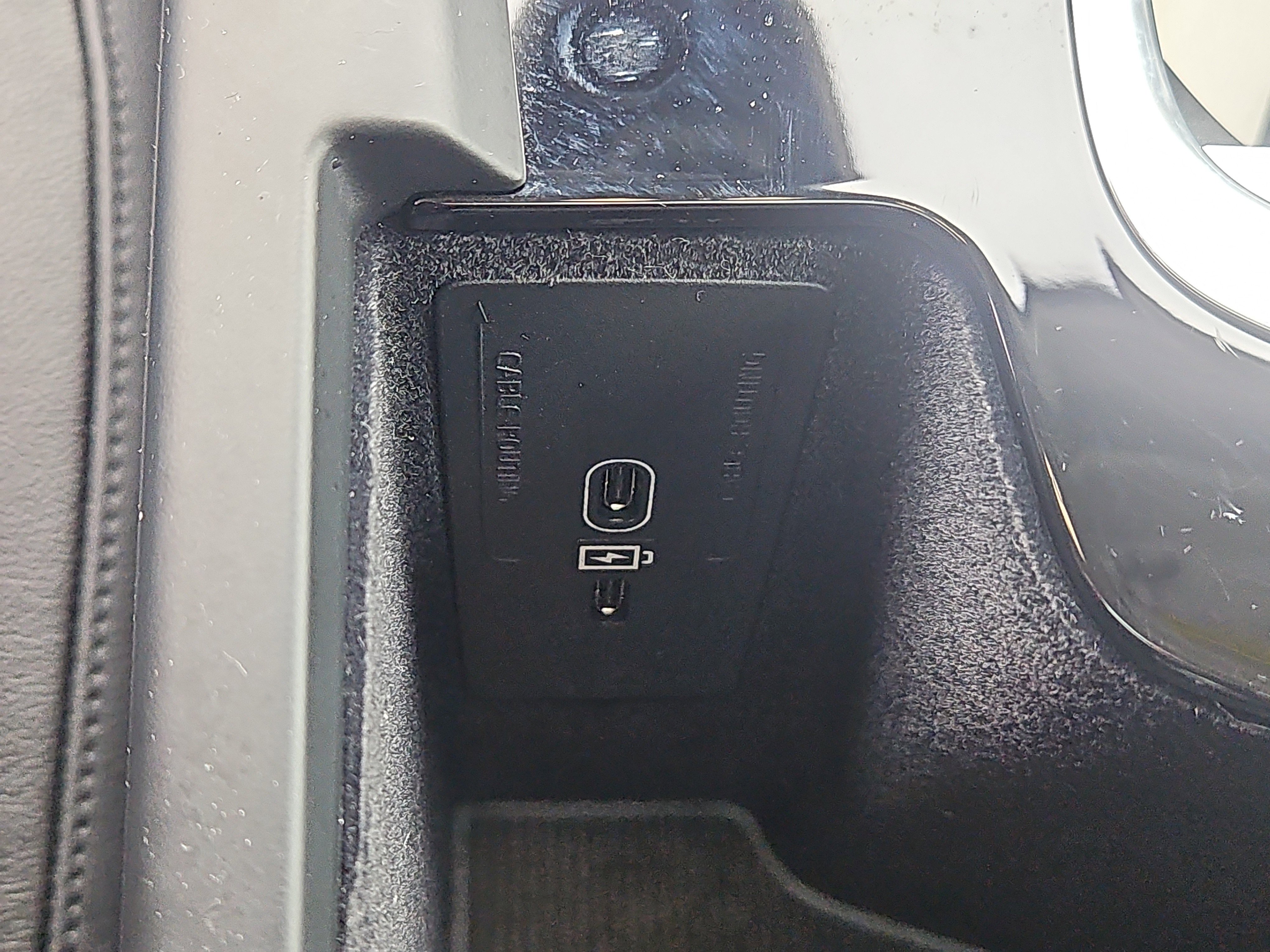 Used 2024 Volvo XC60 B5 Core w/ Climate Package image 9