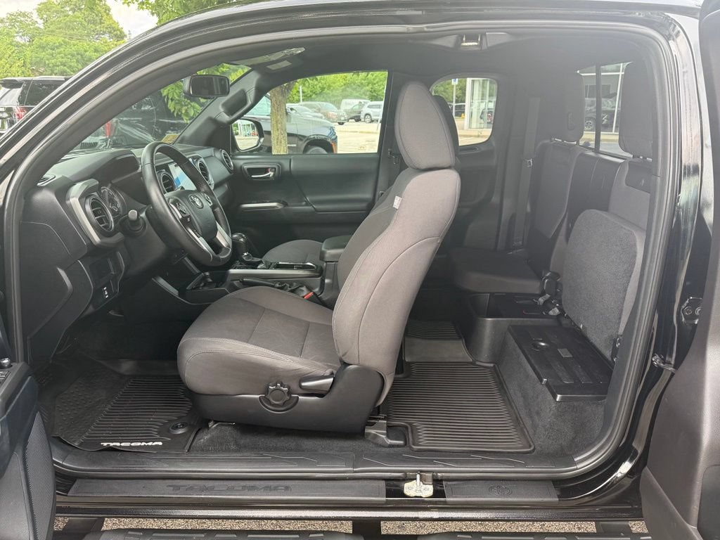 Used 2017 Toyota Tacoma TRD Sport w/ Tow Package (A/T) AWD/4WD image 10
