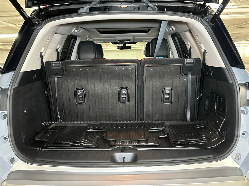 Used 2023 Nissan Pathfinder Platinum image 6