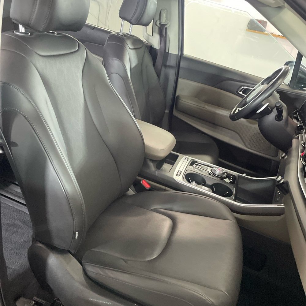 Used 2025 Kia Carnival SX FWD image 13