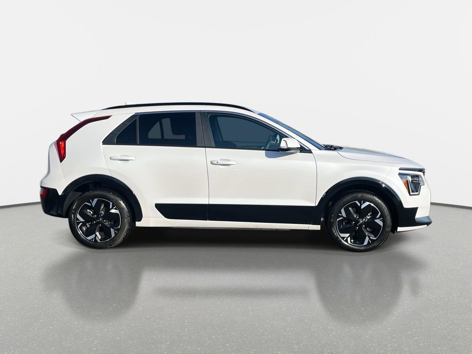 Used 2025 Kia Niro Wind w/ Wind Preserve Package image 4